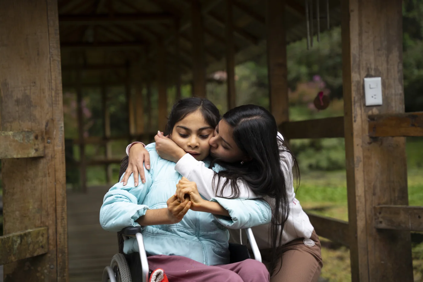 Niñas y cuidadoras reunidas